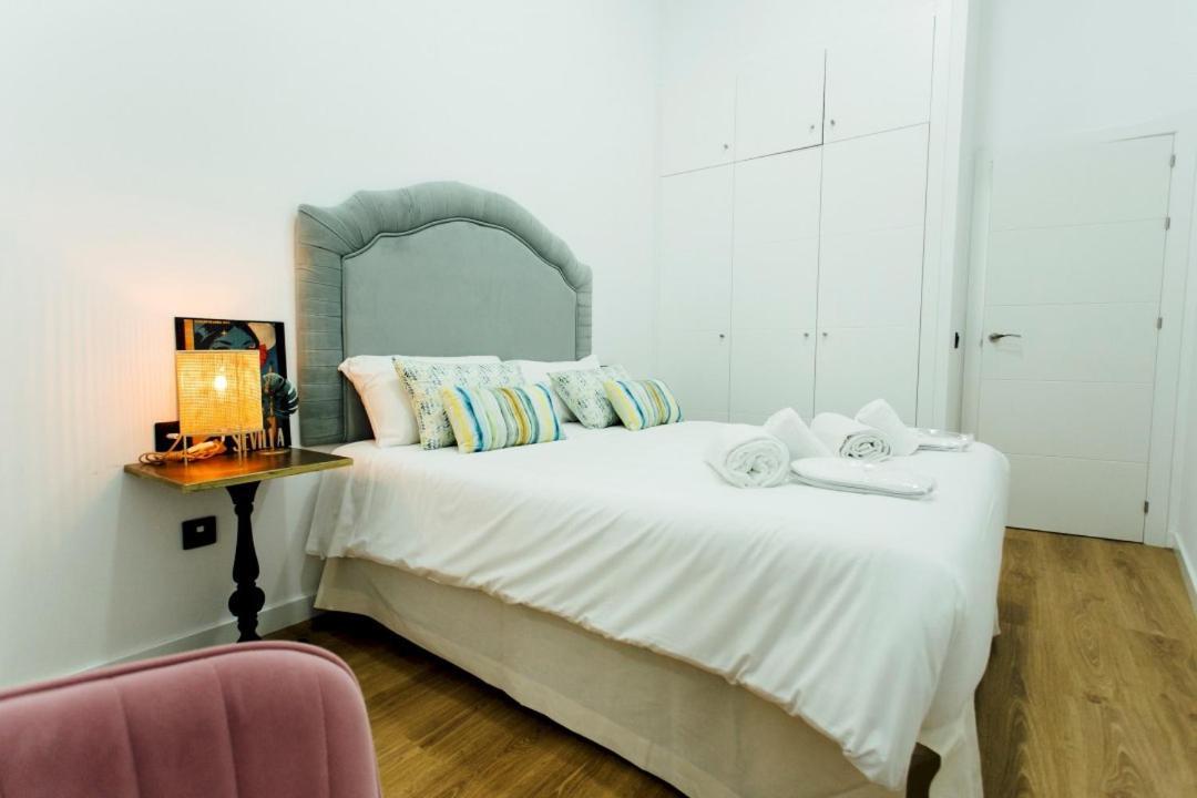 Modern With Seasonal Swimming Pool- 1Bd 1Bth- Goyeneta Appartement Sevilla Buitenkant foto