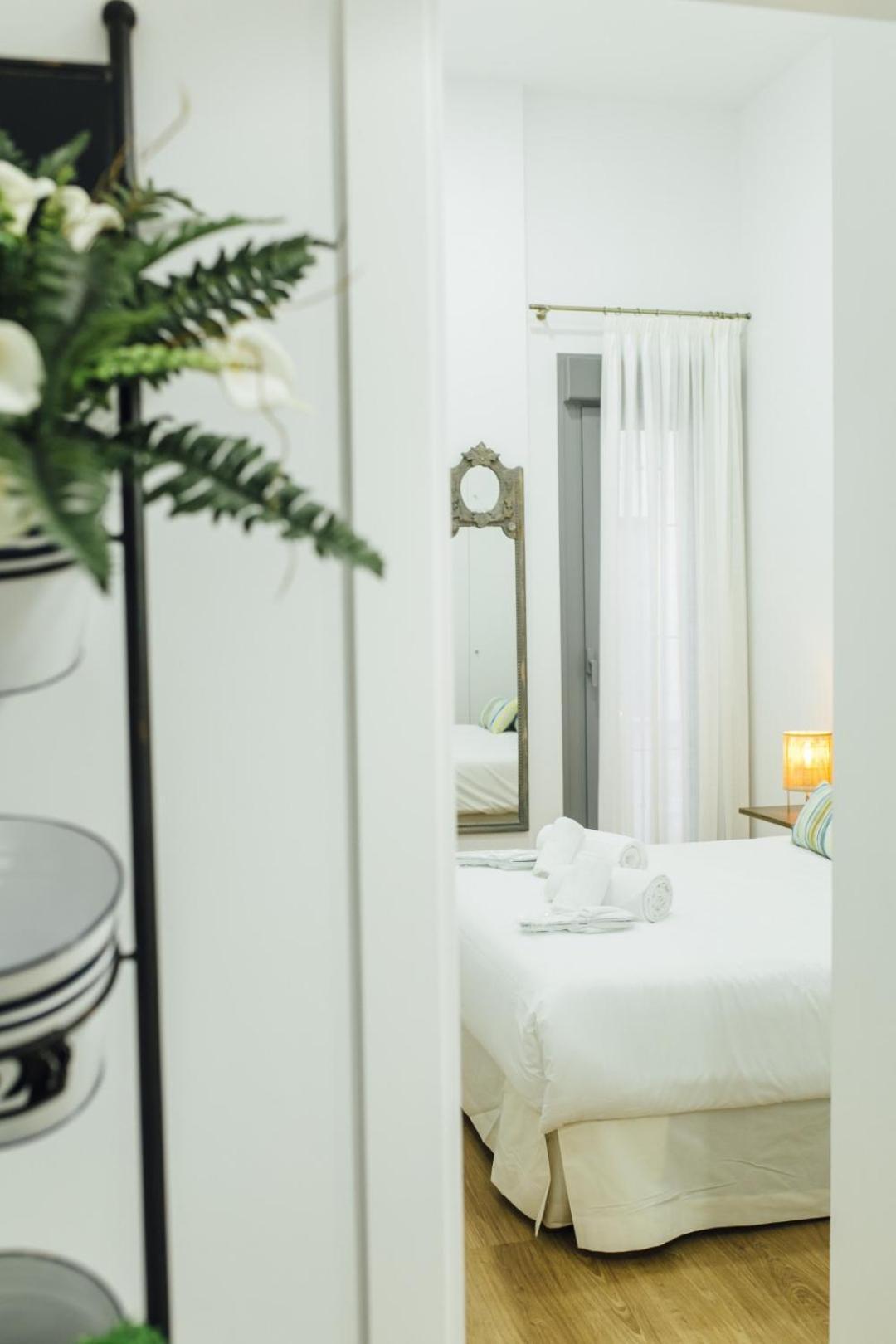 Modern With Seasonal Swimming Pool- 1Bd 1Bth- Goyeneta Appartement Sevilla Buitenkant foto